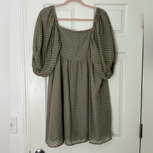 Sage green mini dress - Picture 2 of 4